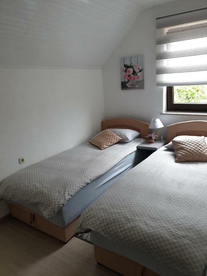 Apartman Laura 스몰리야나크 외부 사진