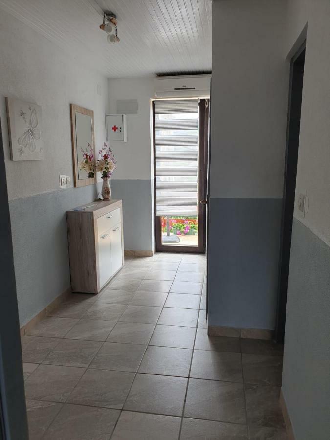 Apartman Laura 스몰리야나크 외부 사진